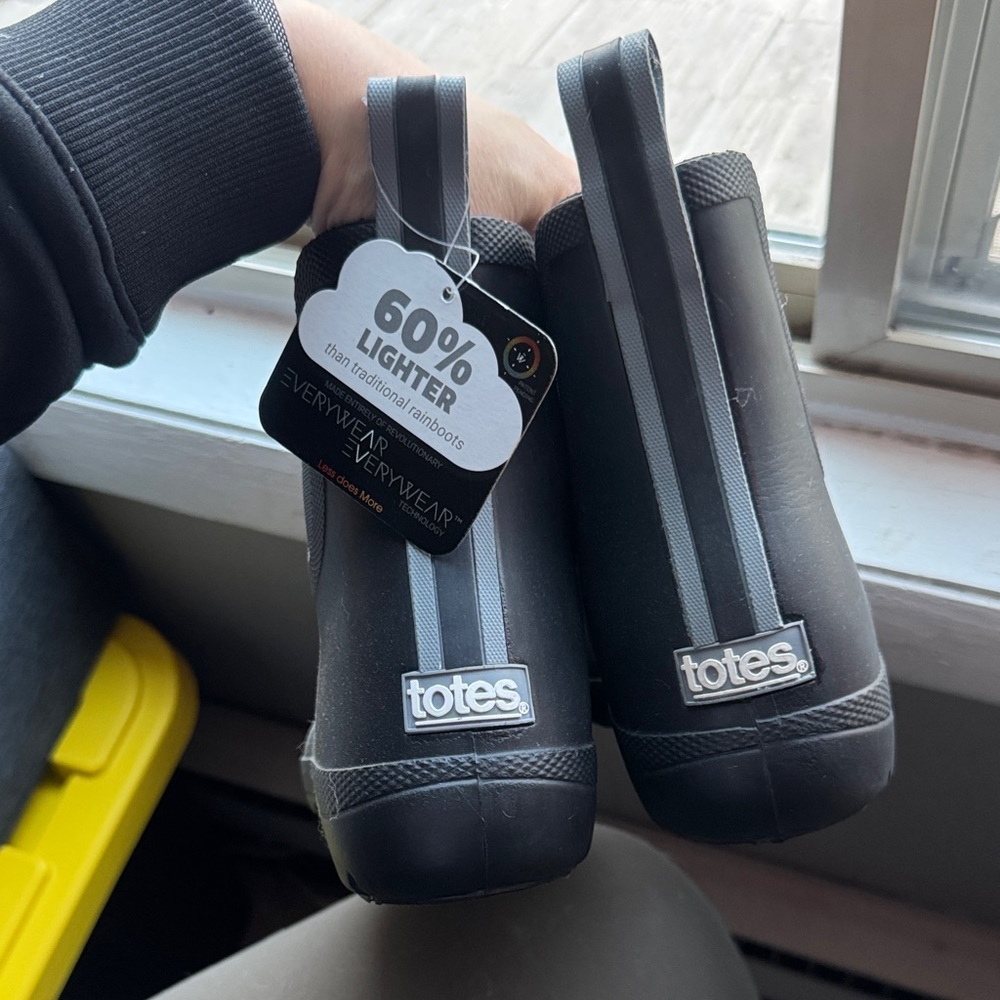 Totes Black Lightweight Boots
